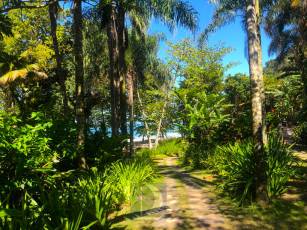 Acesso à  Praia  Jardim frente ao mar 