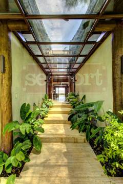 Corredor de acesso a casa 