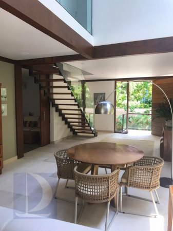 Escada Acesso Suítes 