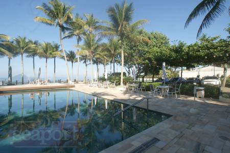 Piscina do condomínio  Frente ao mar