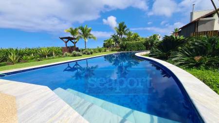 Piscina frente ao mar 