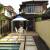 Fachada e jardim 